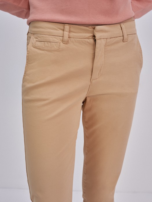 Dámske Slim hnedé chino nohavice RIANA 802